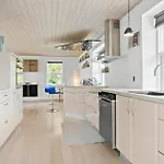 3 Bedroom Beautiful In * Roslev