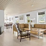 3 Bedroom Beautiful In *