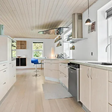 3 Bedroom Beautiful In * Roslev