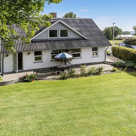 3 Bedroom Beautiful In Roslev