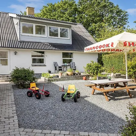 3 Bedroom Beautiful In Roslev