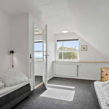 3 Bedroom Beautiful In * Roslev
