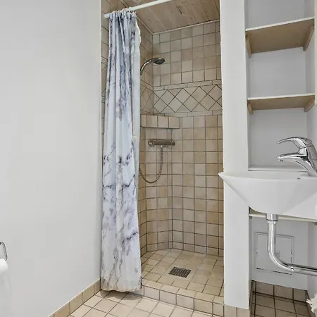 3 Bedroom Beautiful In * Roslev