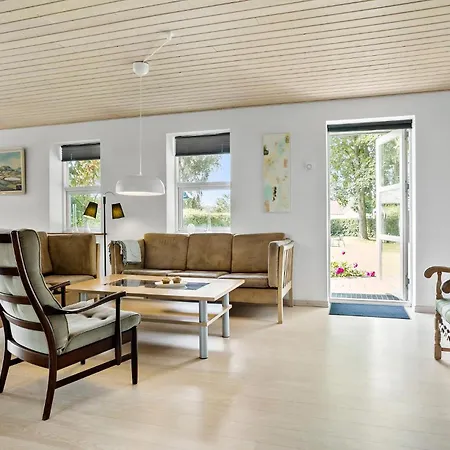 3 Bedroom Beautiful In * Roslev