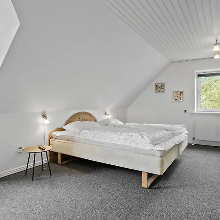 3 Bedroom Beautiful In Holiday home