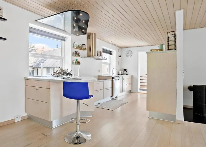 3 Bedroom Beautiful In Ferienhaus