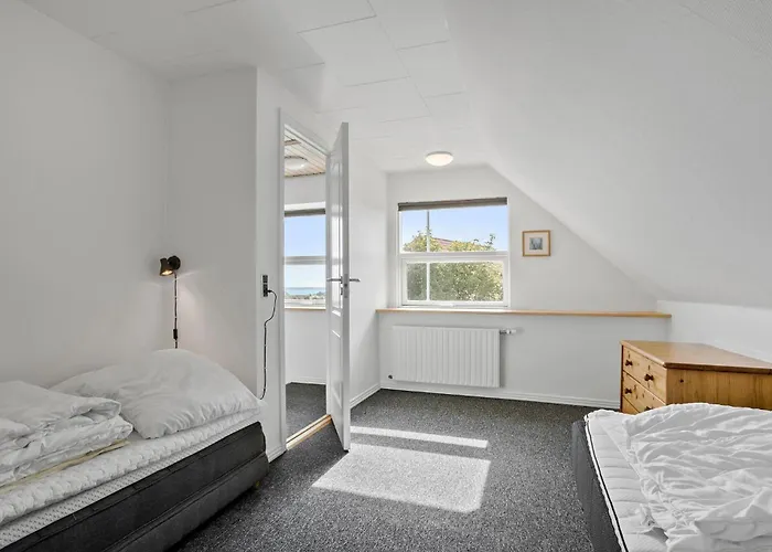 3 Bedroom Beautiful In * Roslev