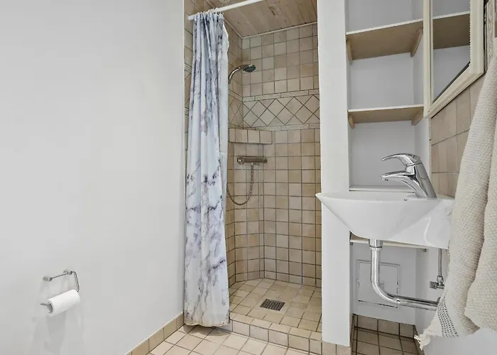 3 Bedroom Beautiful In * Roslev