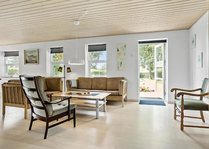 3 Bedroom Beautiful In * Roslev