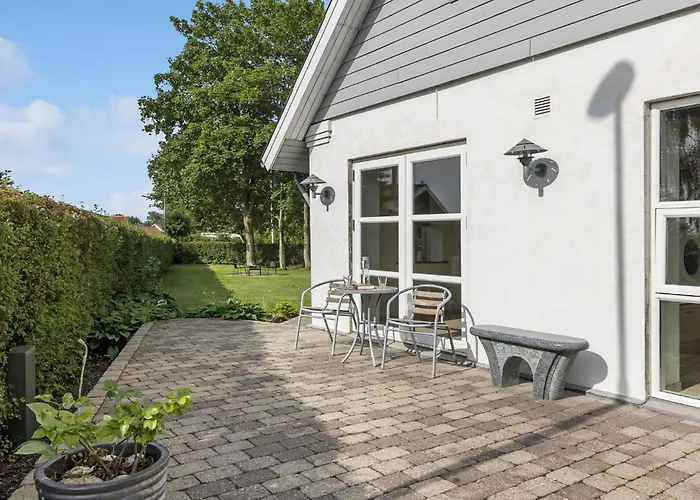 3 Bedroom Beautiful In Ferienhaus Roslev
